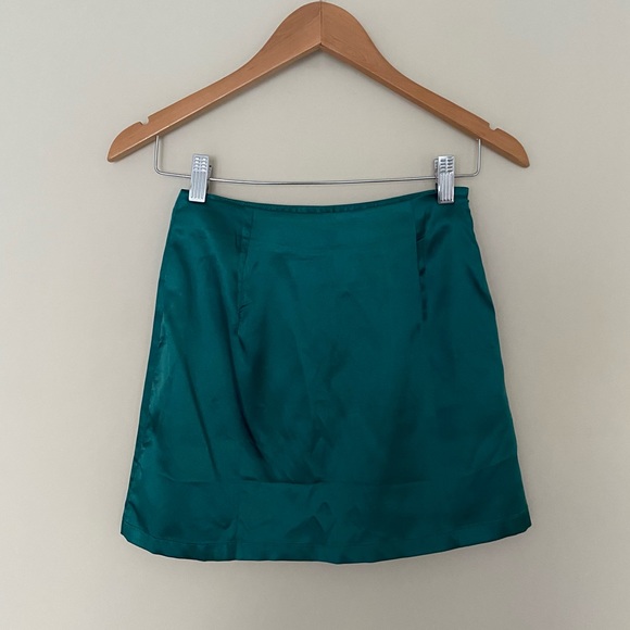 SHEIN Green Satin Slit Mini Skirt - Picture 4 of 8